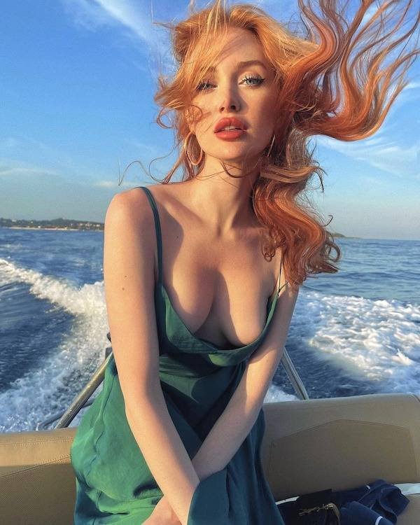 Hot Redhead Girls (51 pics)