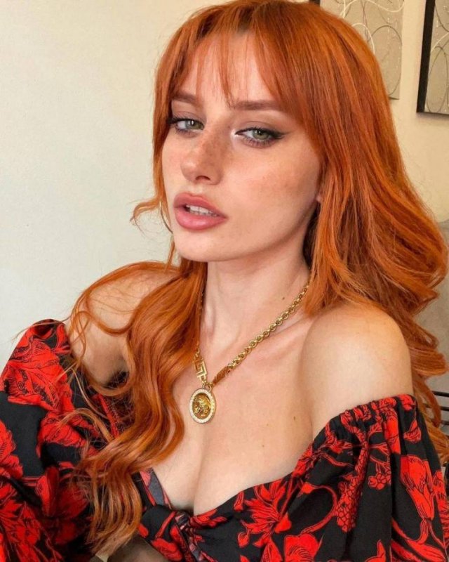 Hot Redhead Girls (51 pics)