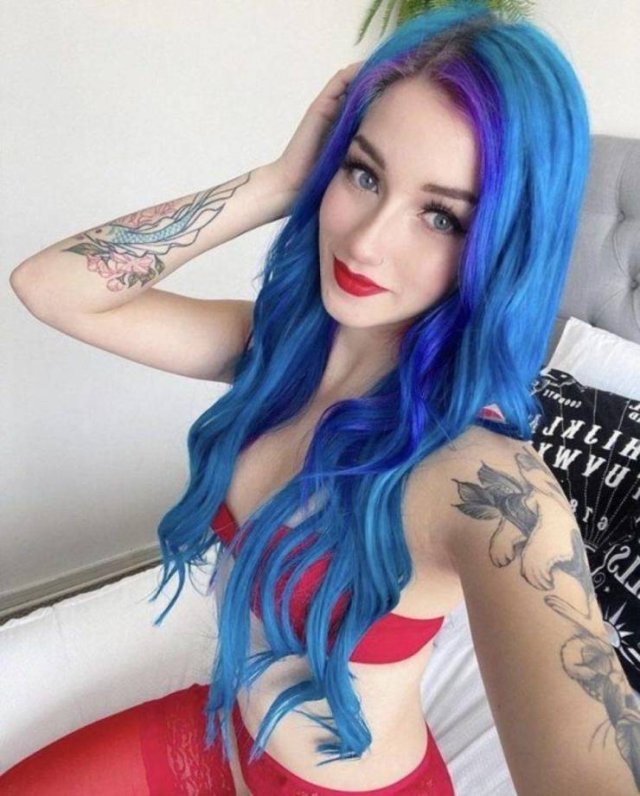 Girls With Dyed Hair (42 pics)