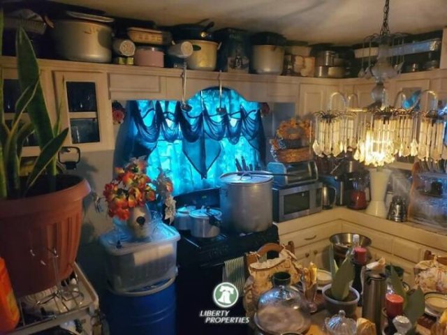Odd Interiors (33 pics)