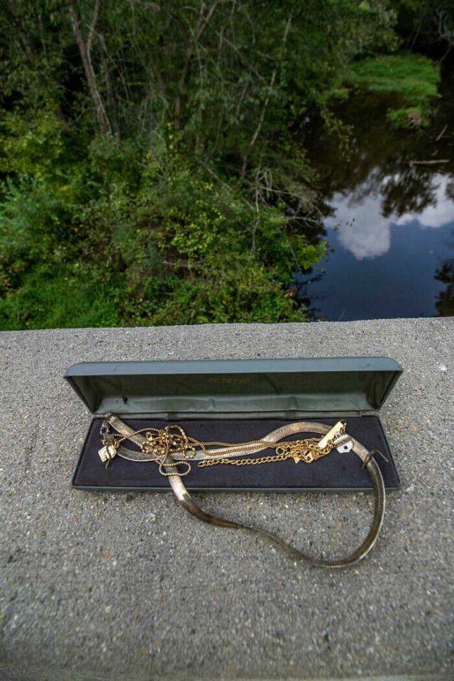 Weird Things Found While Magnet Fishing (32 pics)