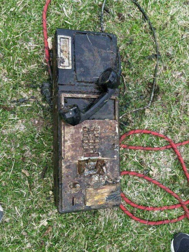 Weird Things Found While Magnet Fishing (32 pics) Weird Things Found While Magnet Fishing (32 pics)
