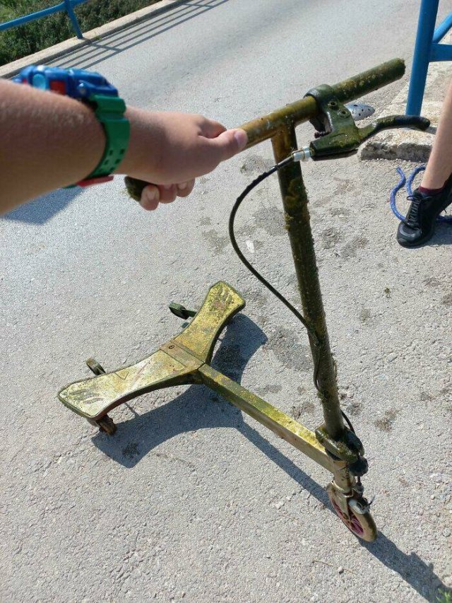 Weird Things Found While Magnet Fishing (32 pics) Weird Things Found While Magnet Fishing (32 pics)