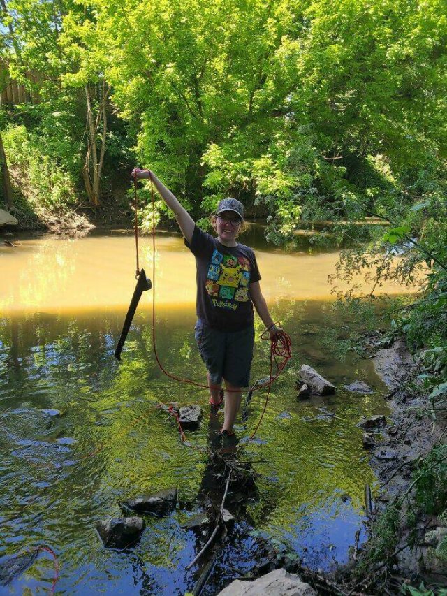 Weird Things Found While Magnet Fishing (32 pics) Weird Things Found While Magnet Fishing (32 pics)
