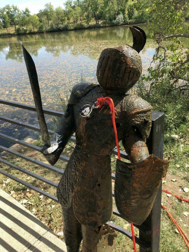 Weird Things Found While Magnet Fishing (32 pics) Weird Things Found While Magnet Fishing (32 pics)
