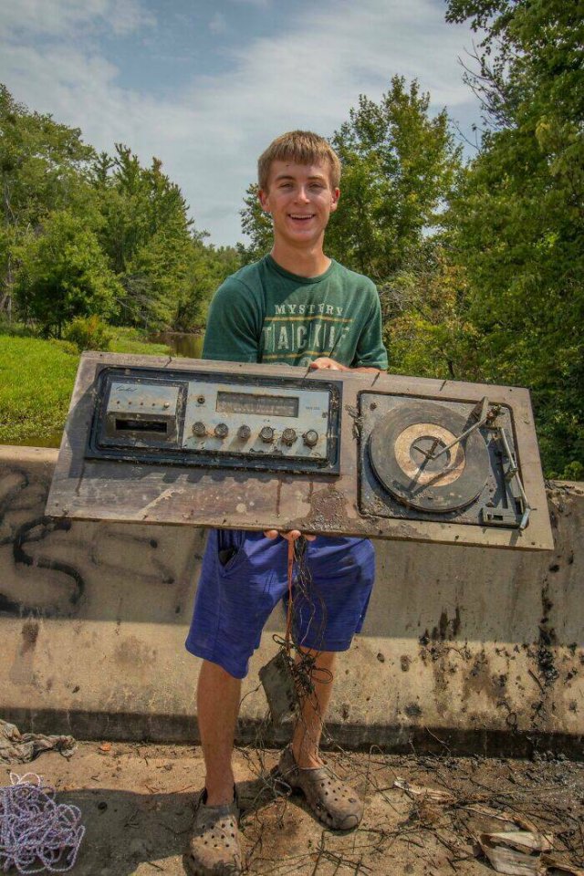 Weird Things Found While Magnet Fishing (32 pics)