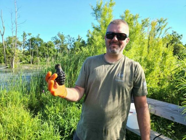 Weird Things Found While Magnet Fishing (32 pics) Weird Things Found While Magnet Fishing (32 pics)