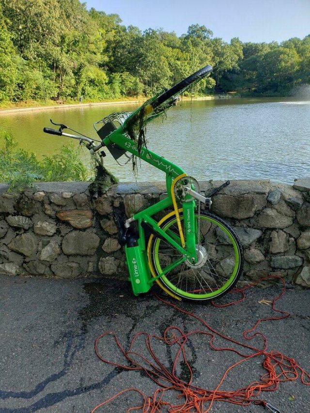 Weird Things Found While Magnet Fishing (32 pics)