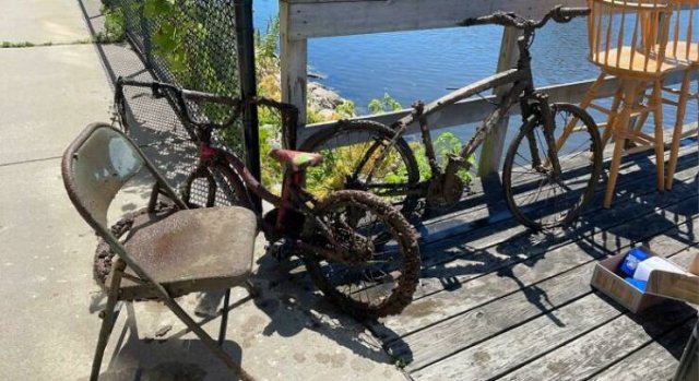 Weird Things Found While Magnet Fishing (32 pics) Weird Things Found While Magnet Fishing (32 pics)