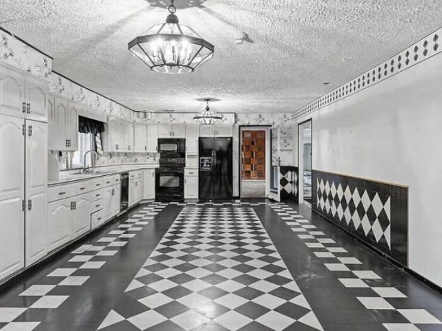 Odd Interiors (33 pics)