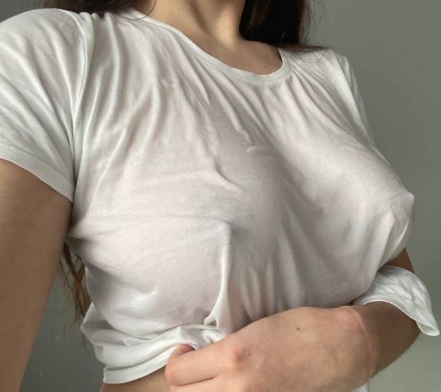Girls In White Shirts (37 pics)