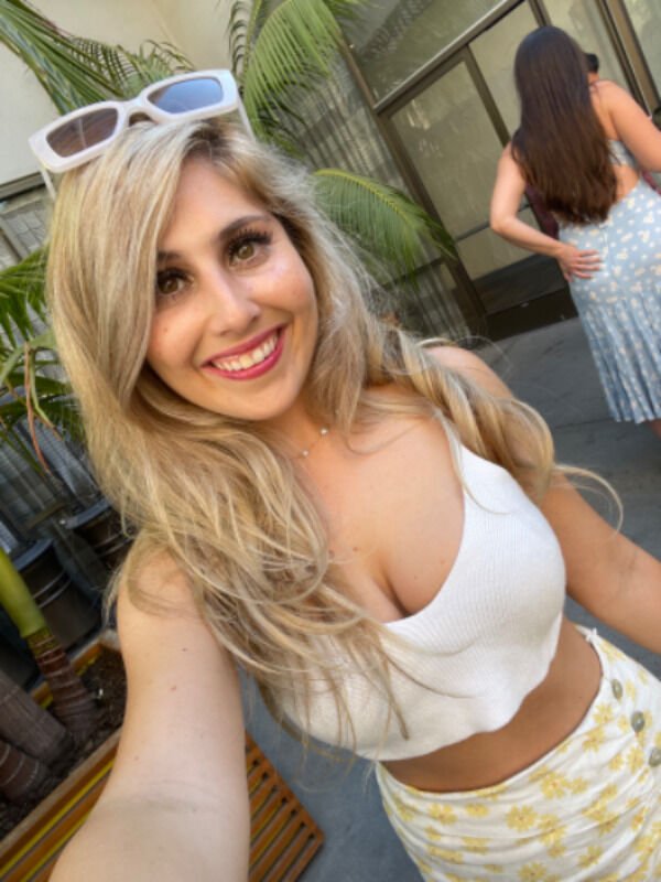Hot Girls (27 pics)