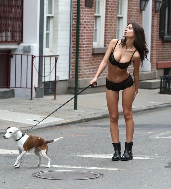 Hot Girls With Their Dogs (38 pics)