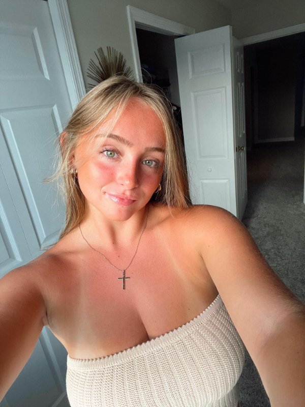 Girls With Tan Lines (33 pics)