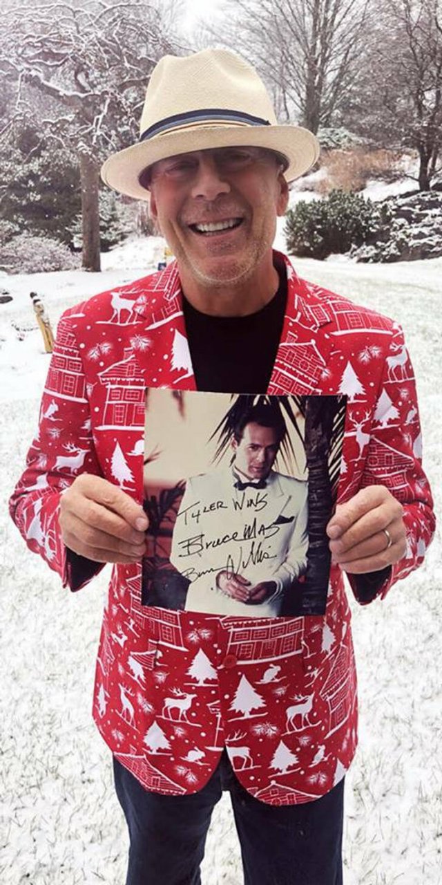 People Share Their Photos With Celebrities (15 pics) People Share Their Photos With Celebrities (15 pics)