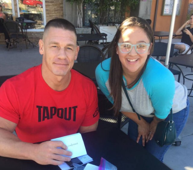 People Share Their Photos With Celebrities (15 pics) People Share Their Photos With Celebrities (15 pics)