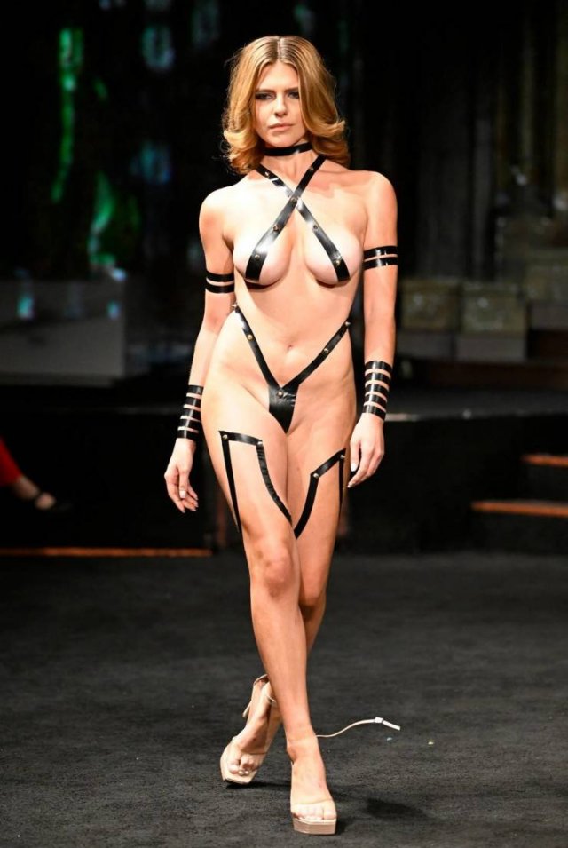 Girls In Tape Bikinis (14 pics)