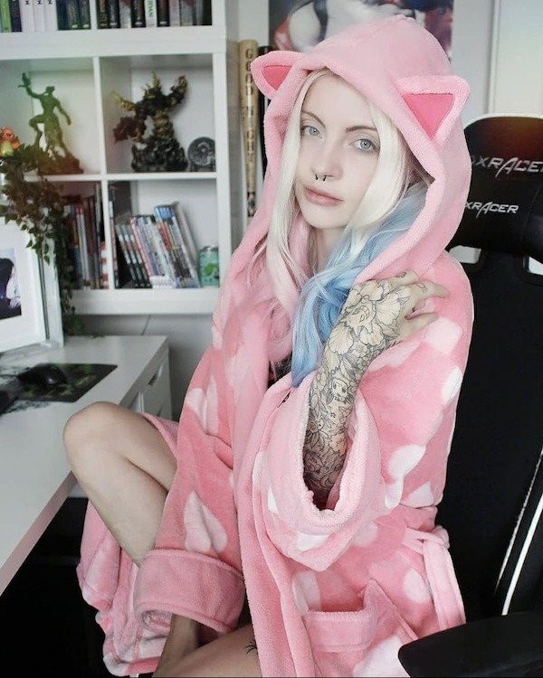Tattooed Girls (43 pics)