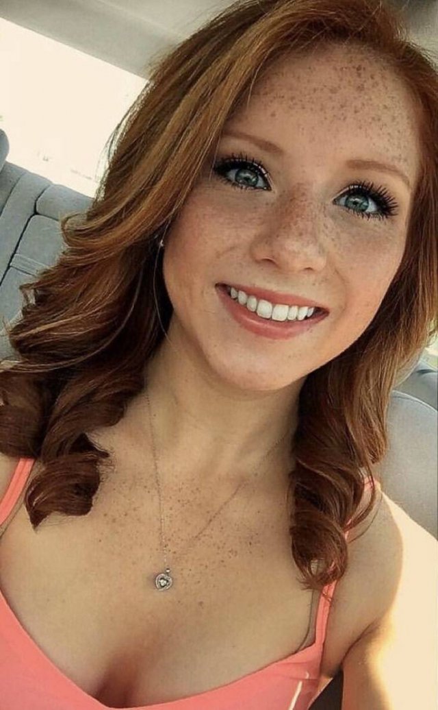 Hot Redhead Girls (57 pics)