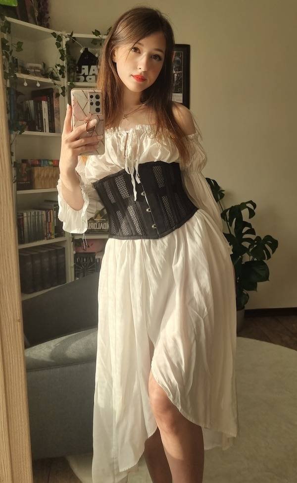 Girls In Corsets (33 pics)