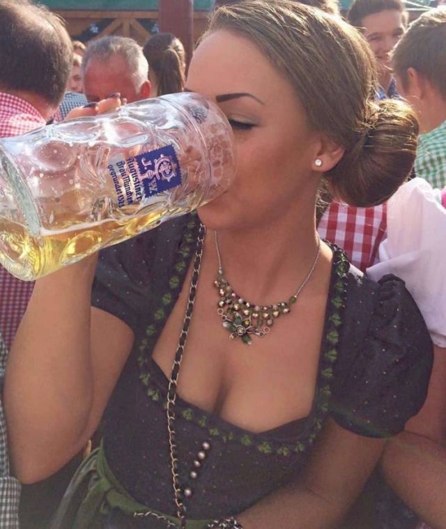 Hot Oktoberfest Girls (37 pics)