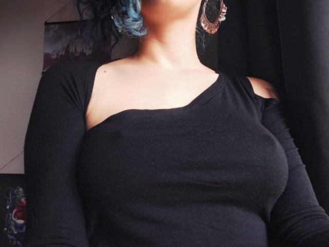 Braless Girls (50 pics)