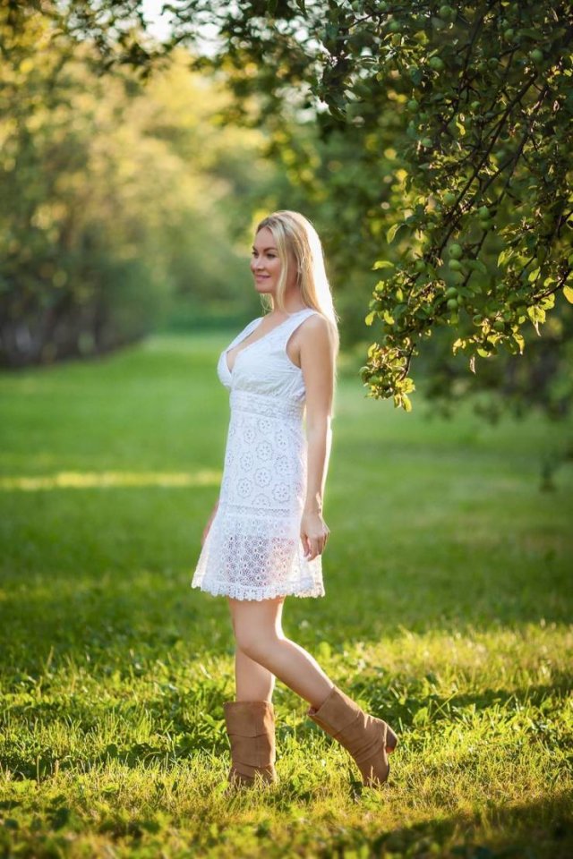 Girls In Sundresses (43 pics)