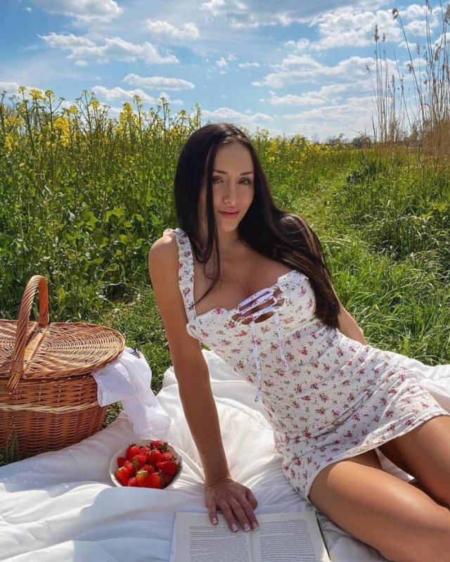 Girls In Sundresses (43 pics)