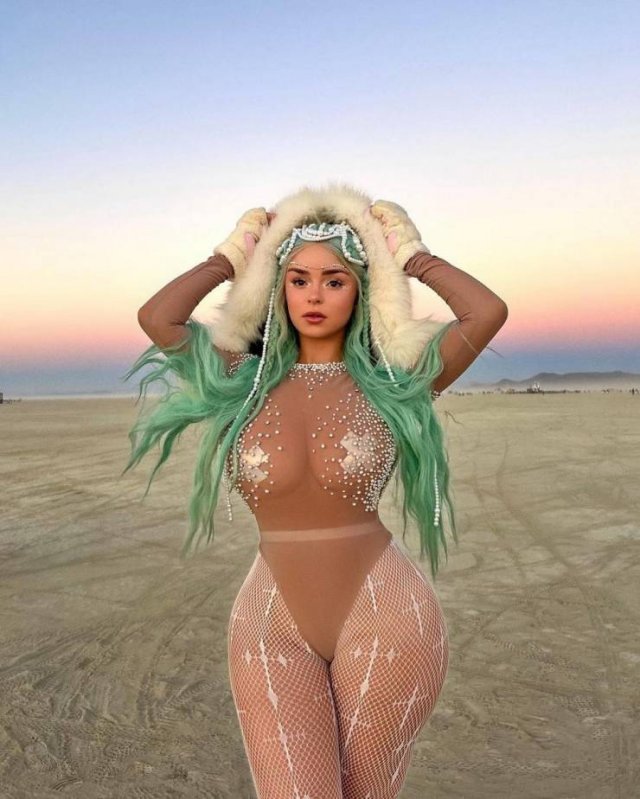 Braless Girls (49 pics)