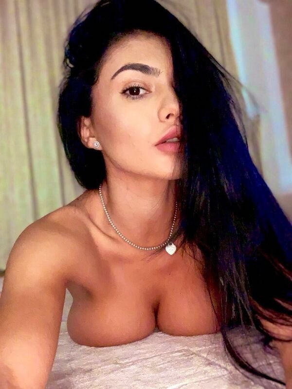 Hot Girls (53 pics)