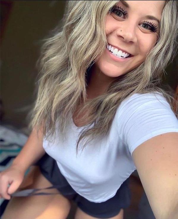 Braless Girls (33 pics)