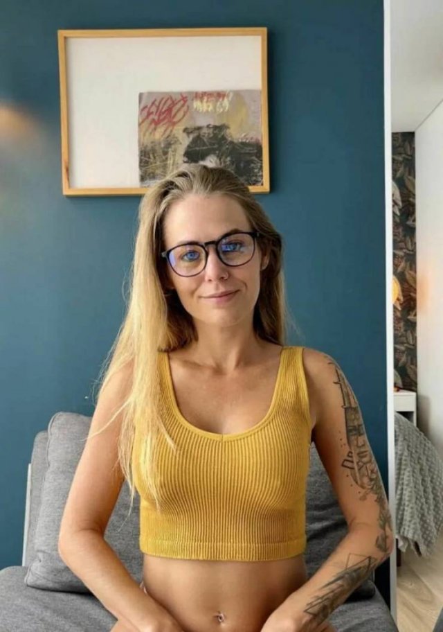 Braless Girls (50 pics)
