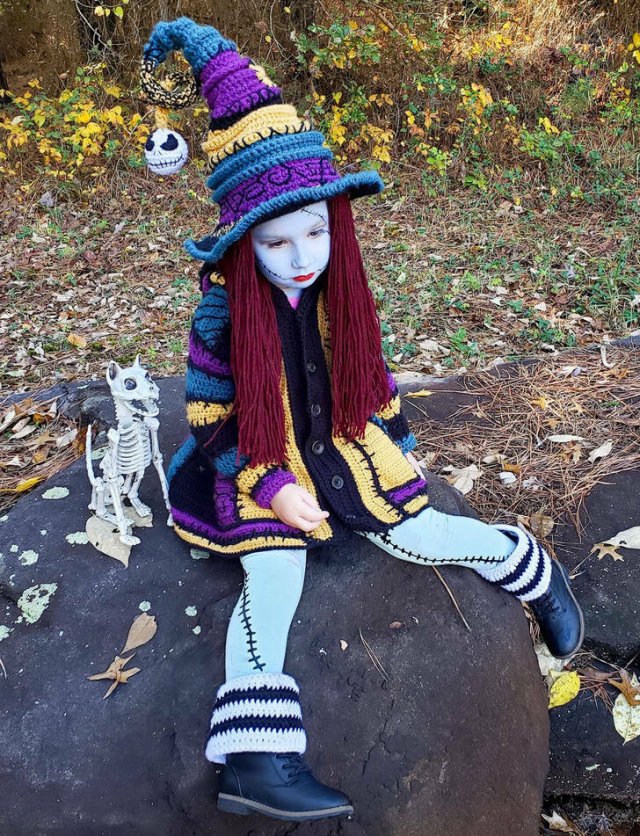 Amazing Halloween Costumes And Decorations (32 pics)