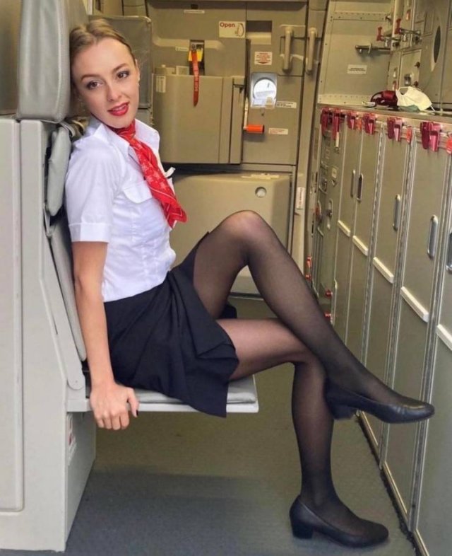 Hot Flight Attendants (34 pics)