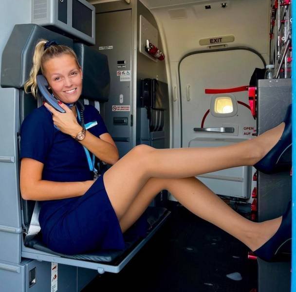 Hot Flight Attendants (34 pics)