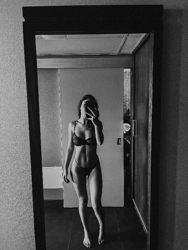 Selfie Girls (36 pics)