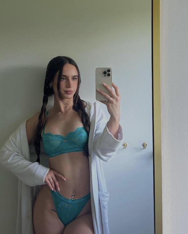 Selfie Girls (36 pics)