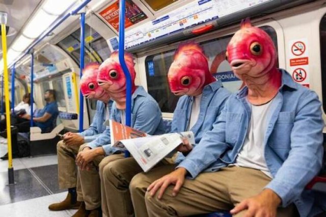 Strange People In The Subway (34 pics)