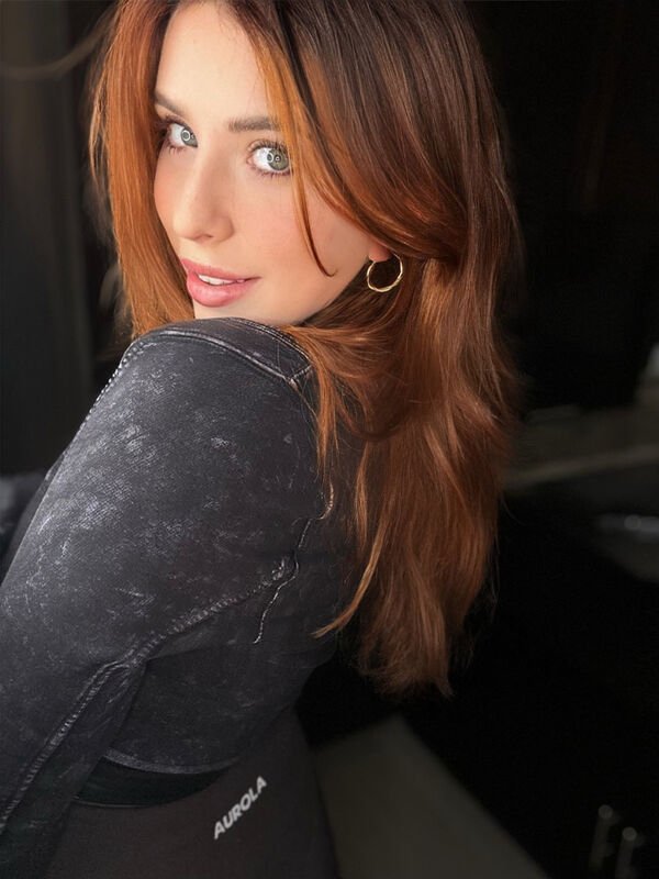 Hot Girls (27 pics)