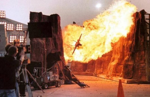 Interesting Behind-The-Scenes Photos From Famous Movies (45 pics)