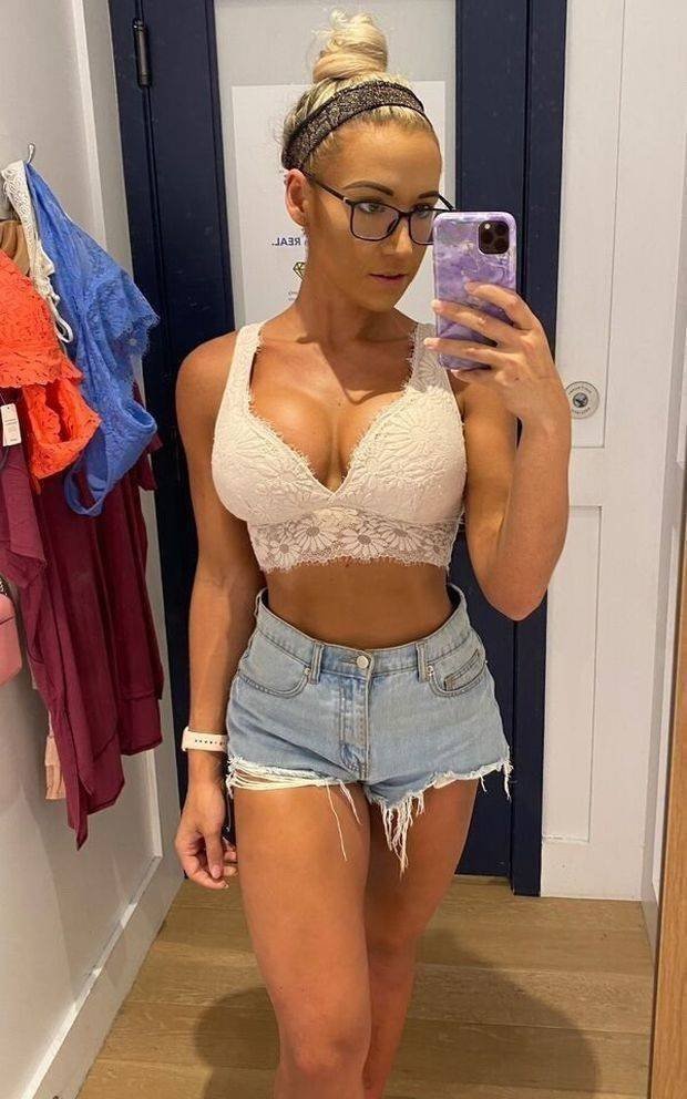 Girls In Glasses (46 pics)