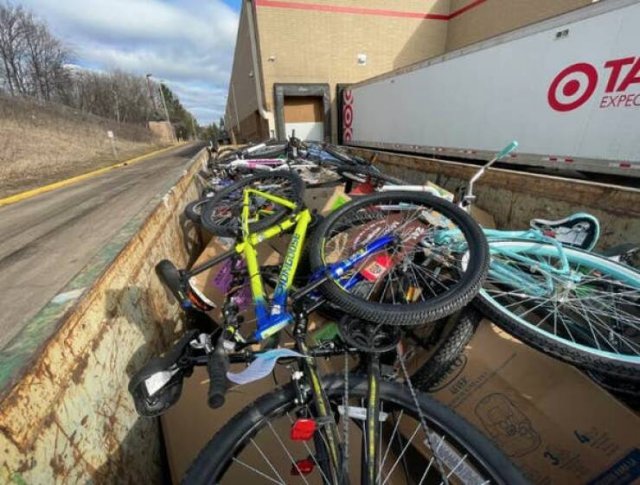 Cool Finds In The Garbage (15 pics)
