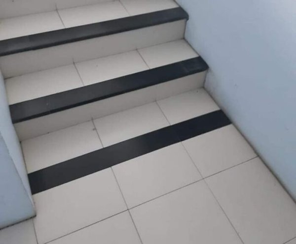 Scary Stairs (30 pics)