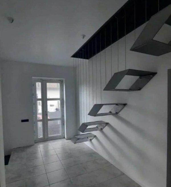 Scary Stairs (30 pics)