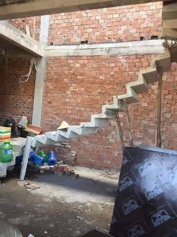 Scary Stairs (30 pics)