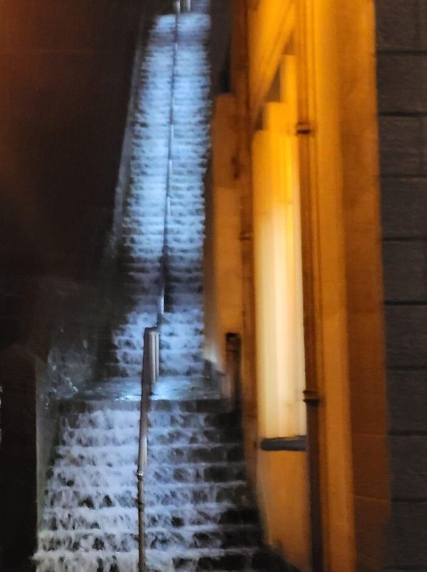 Scary Stairs (30 pics)
