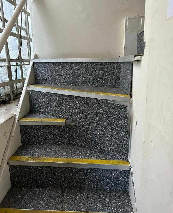 Scary Stairs (30 pics)