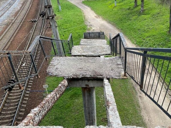 Scary Stairs (30 pics)
