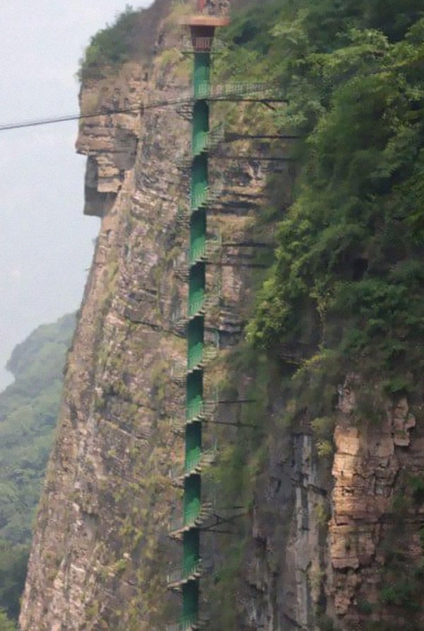 Scary Stairs (30 pics)