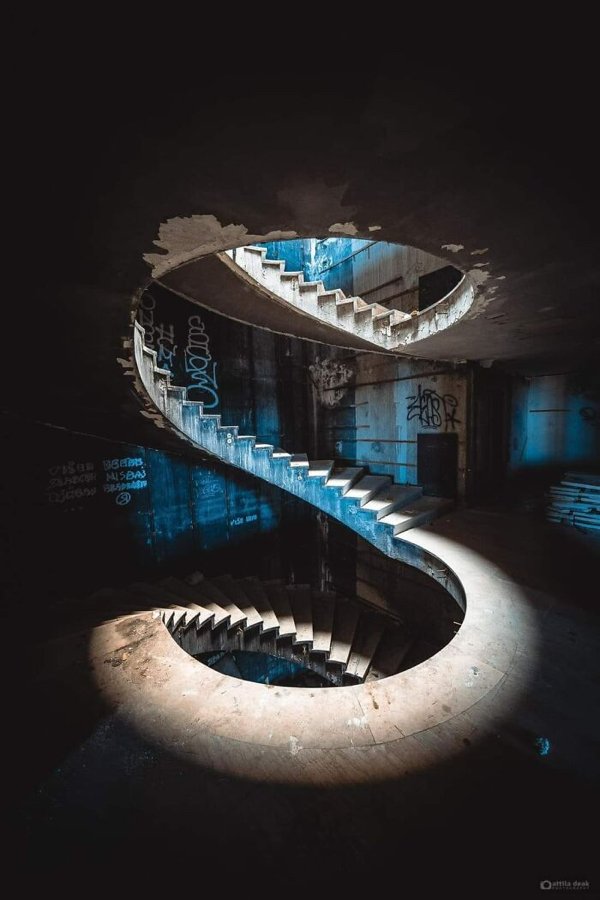Scary Stairs (30 pics)